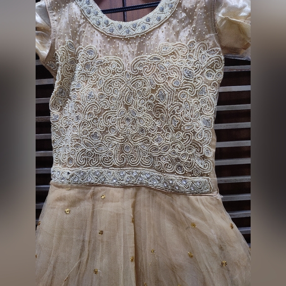 New gown - Picture 4 of 8